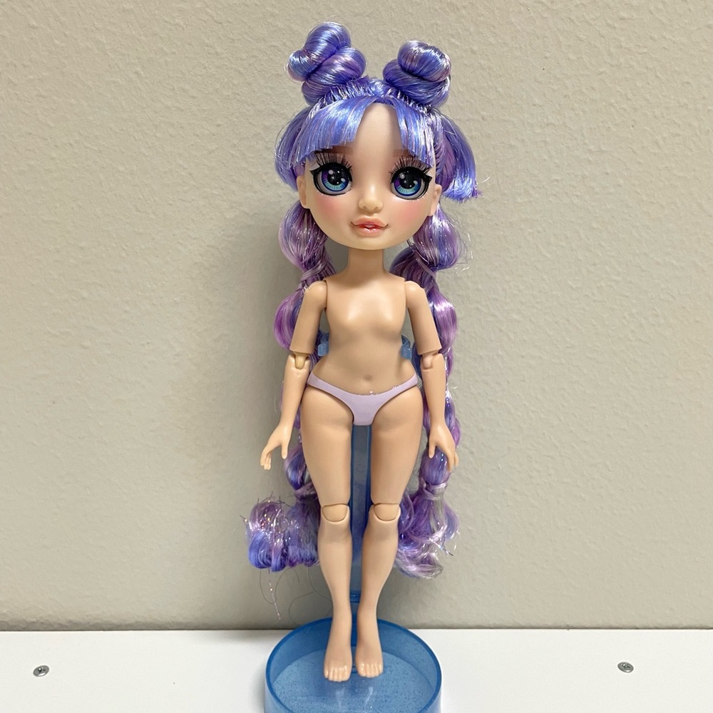 Rainbow High Winter Wonderland Skyler and Violet Base Dolls - Picture 3 of 13
